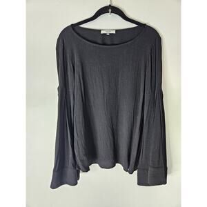 Ro & De Top Women’s Black Long Flattering Sleeve Size Medium